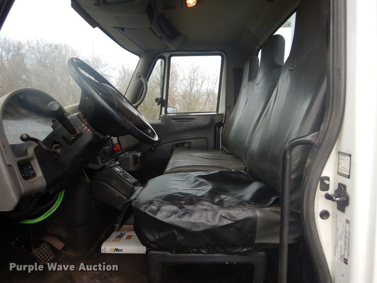 image for item GW9784 2008 International 4300 bucket truck