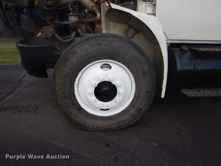 image for item GW9784 2008 International 4300 bucket truck