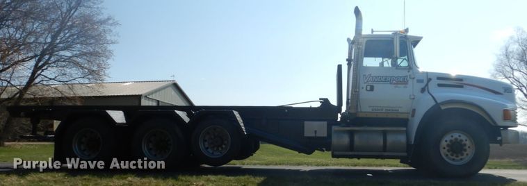 image for item GW9786 1995 Ford LTL9000 roll-off container truck