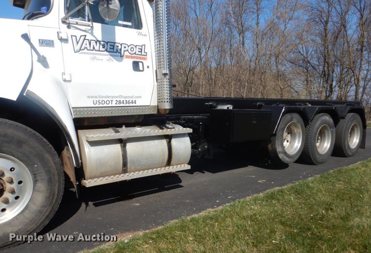 image for item GW9786 1995 Ford LTL9000 roll-off container truck