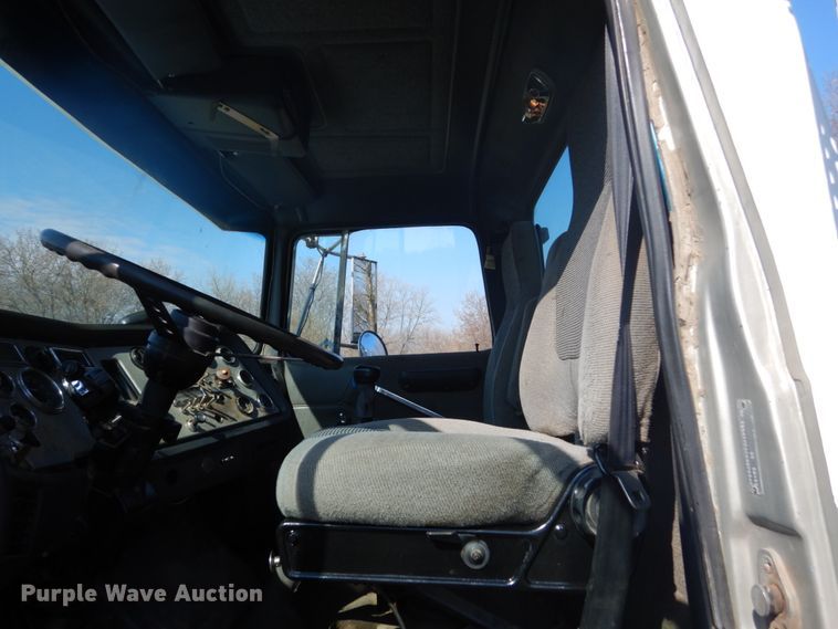 image for item GW9786 1995 Ford LTL9000 roll-off container truck