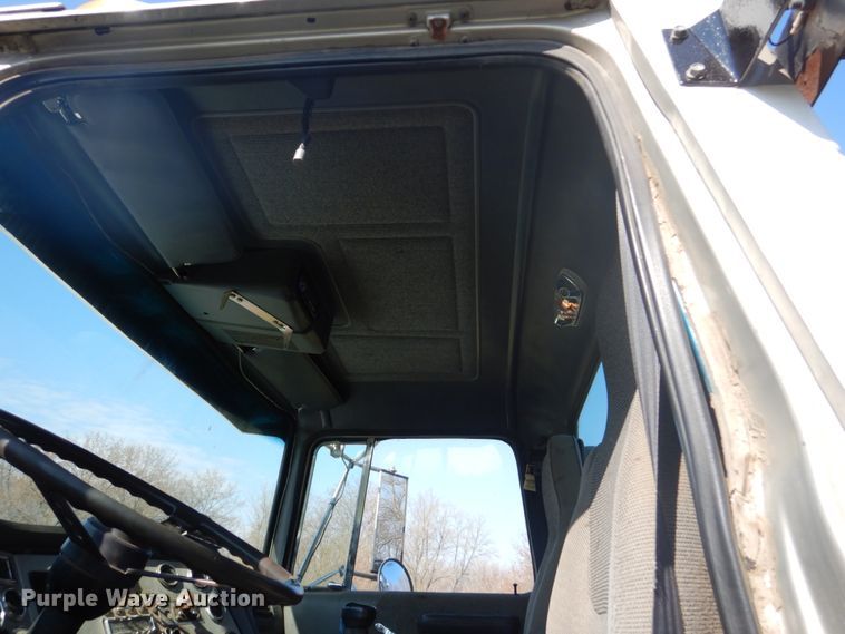 image for item GW9786 1995 Ford LTL9000 roll-off container truck