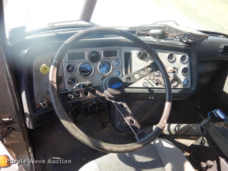 image for item GW9786 1995 Ford LTL9000 roll-off container truck