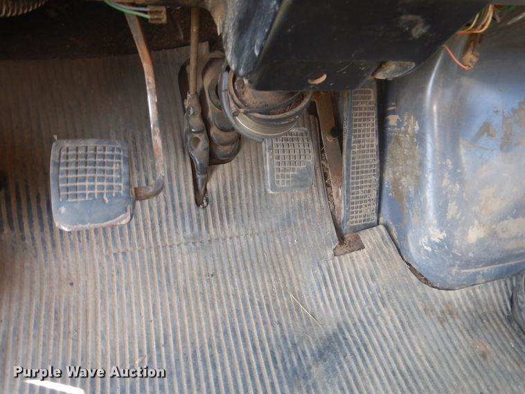 image for item GW9786 1995 Ford LTL9000 roll-off container truck