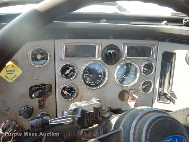 image for item GW9786 1995 Ford LTL9000 roll-off container truck