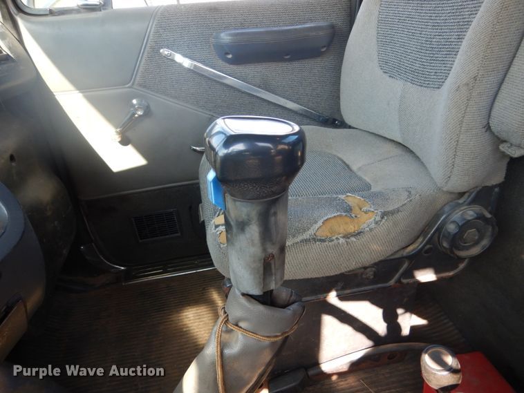 image for item GW9786 1995 Ford LTL9000 roll-off container truck