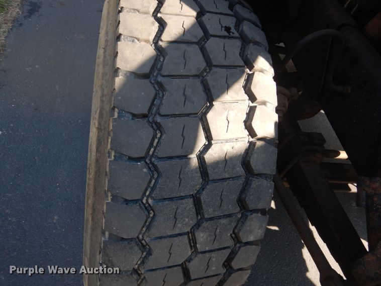 image for item GW9786 1995 Ford LTL9000 roll-off container truck