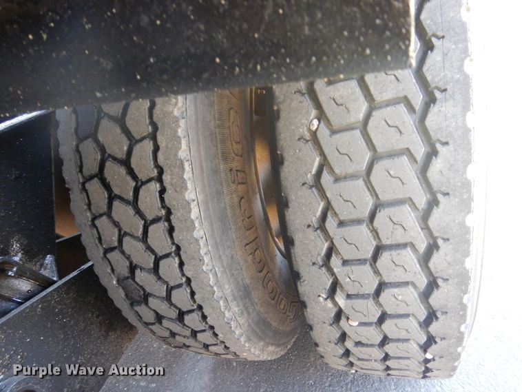 image for item GW9786 1995 Ford LTL9000 roll-off container truck