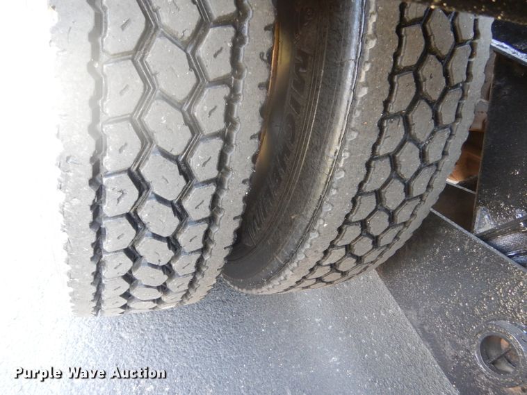 image for item GW9786 1995 Ford LTL9000 roll-off container truck