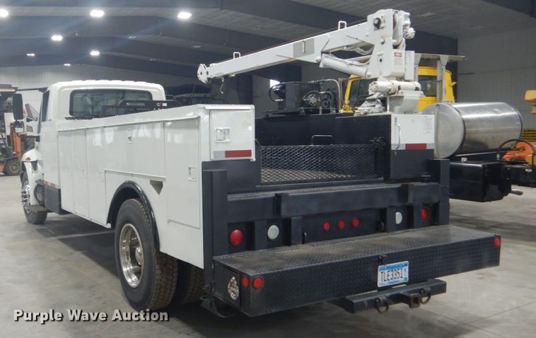 image for item GW9794 2003 International 4400 service truck with crane