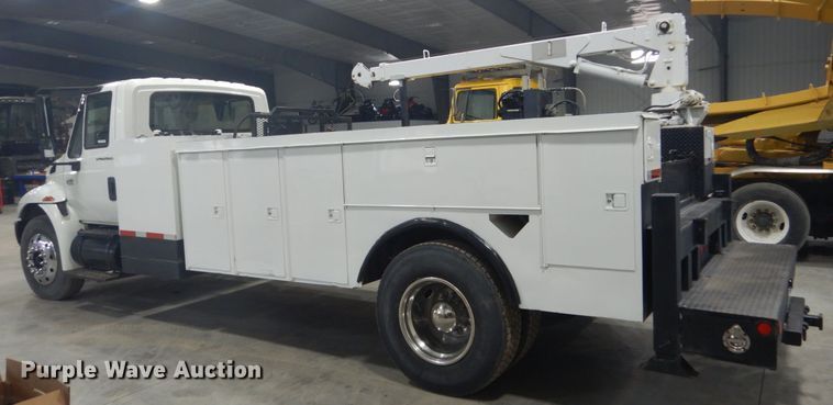 image for item GW9794 2003 International 4400 service truck with crane