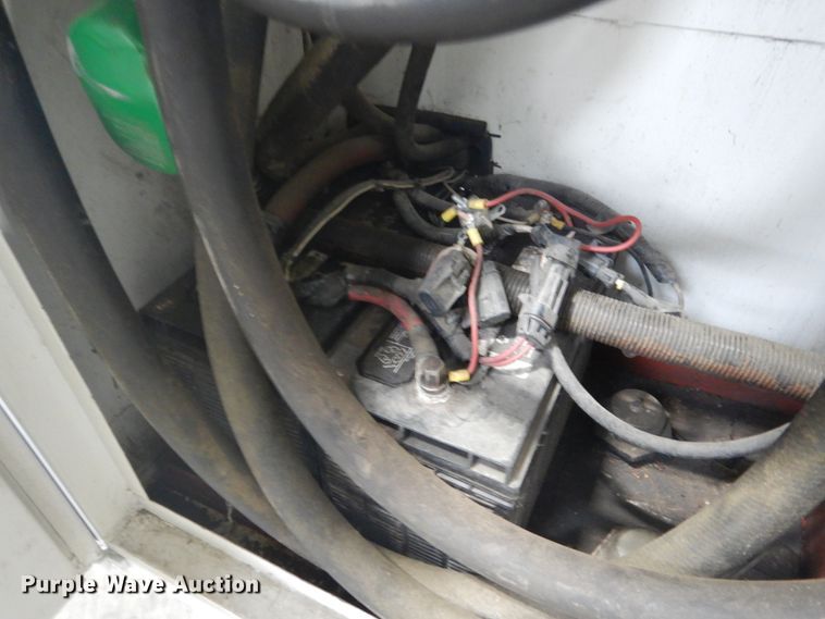 image for item GW9794 2003 International 4400 service truck with crane