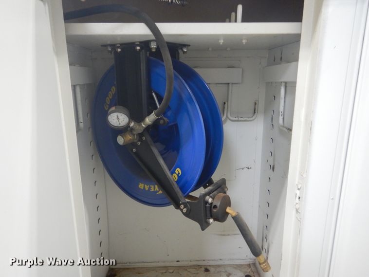 image for item GW9794 2003 International 4400 service truck with crane