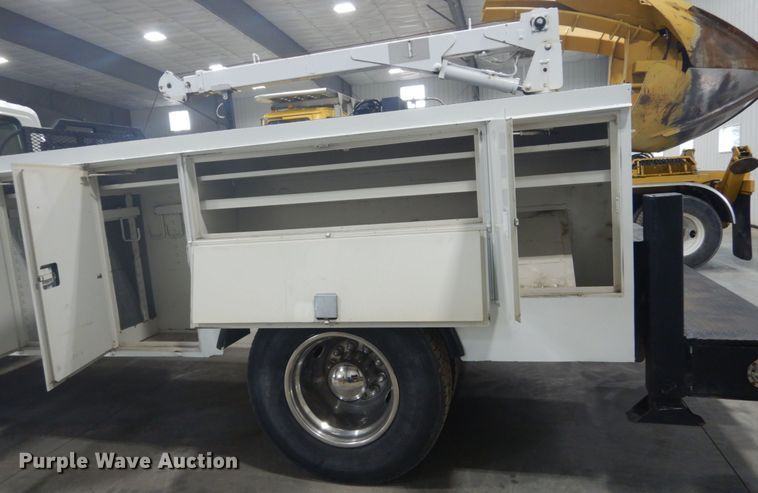 image for item GW9794 2003 International 4400 service truck with crane