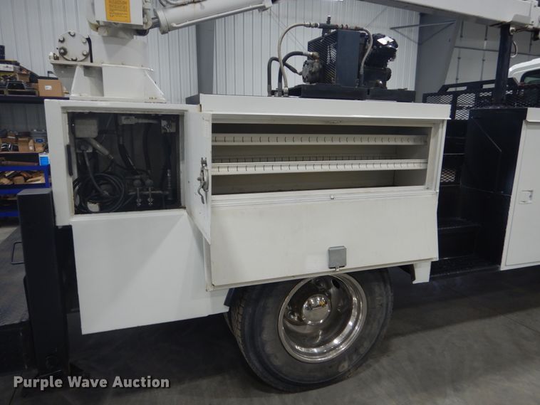 image for item GW9794 2003 International 4400 service truck with crane