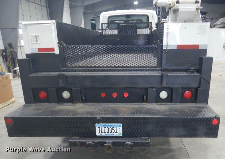 image for item GW9794 2003 International 4400 service truck with crane