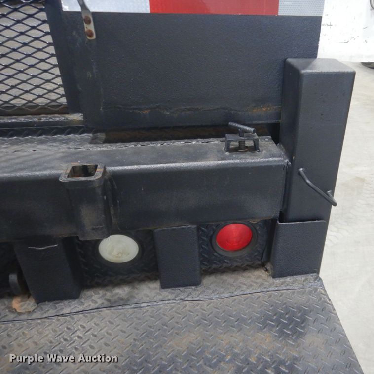 image for item GW9794 2003 International 4400 service truck with crane