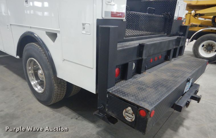 image for item GW9794 2003 International 4400 service truck with crane