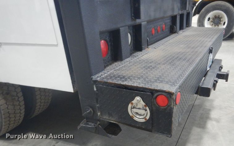 image for item GW9794 2003 International 4400 service truck with crane