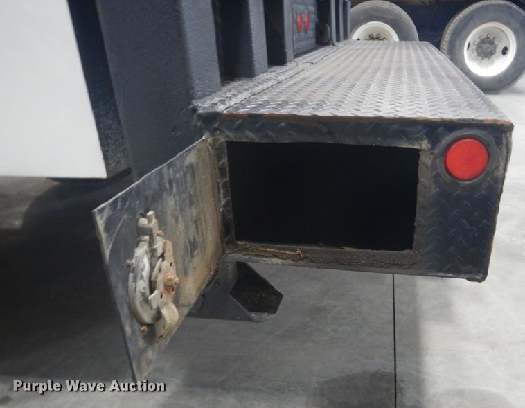 image for item GW9794 2003 International 4400 service truck with crane