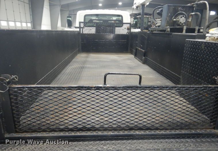 image for item GW9794 2003 International 4400 service truck with crane