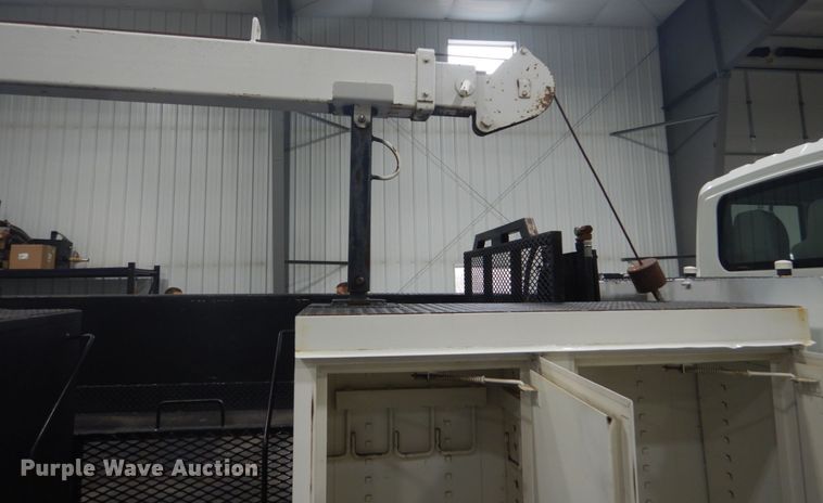 image for item GW9794 2003 International 4400 service truck with crane