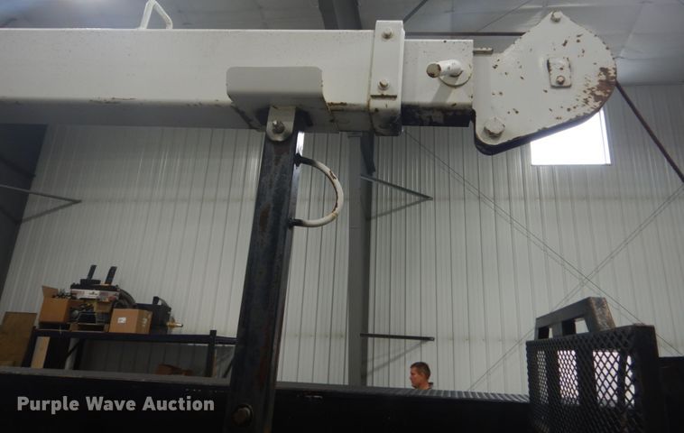 image for item GW9794 2003 International 4400 service truck with crane