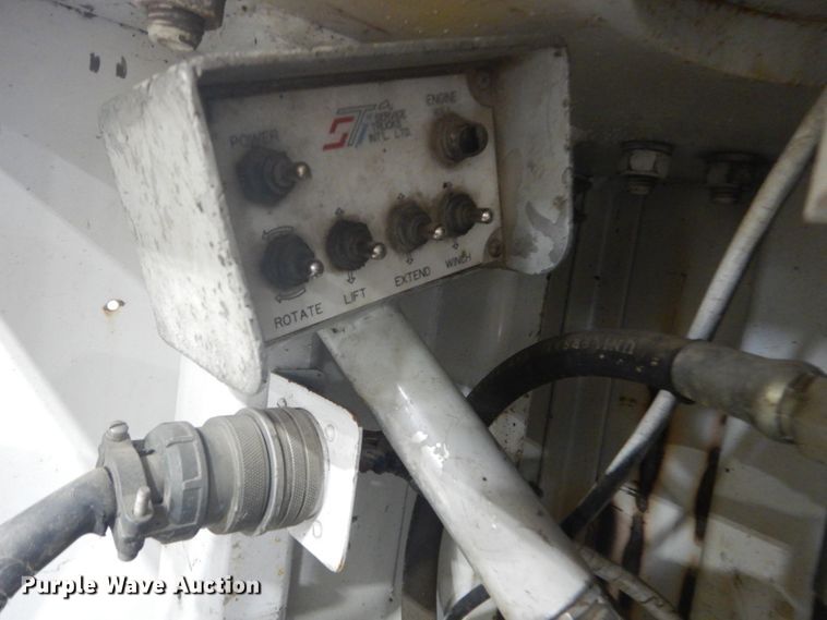 image for item GW9794 2003 International 4400 service truck with crane