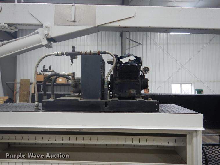 image for item GW9794 2003 International 4400 service truck with crane