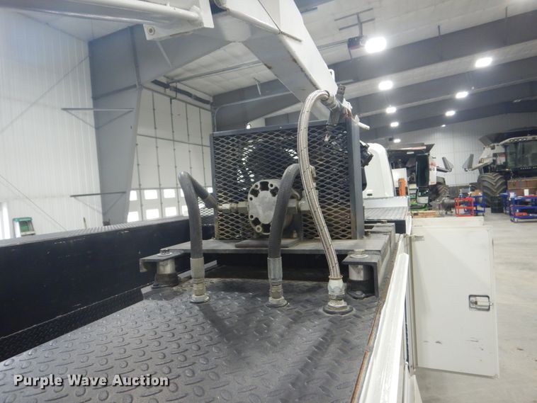 image for item GW9794 2003 International 4400 service truck with crane