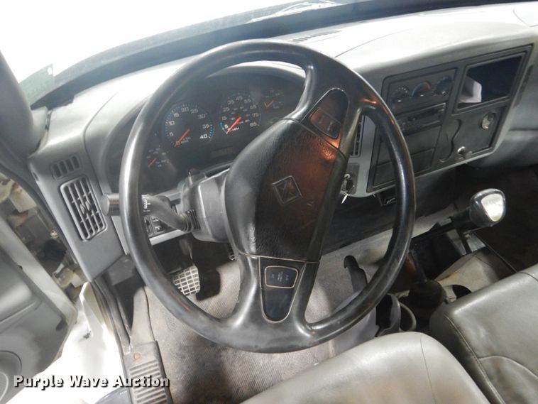 image for item GW9794 2003 International 4400 service truck with crane