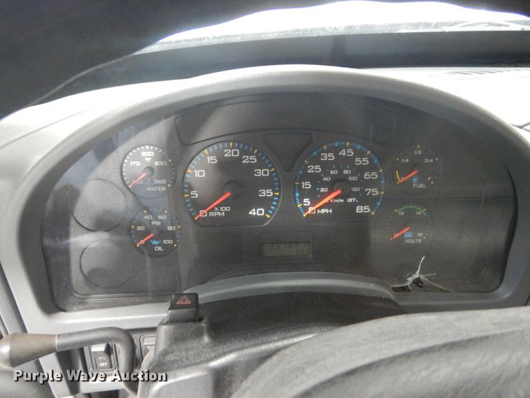 image for item GW9794 2003 International 4400 service truck with crane