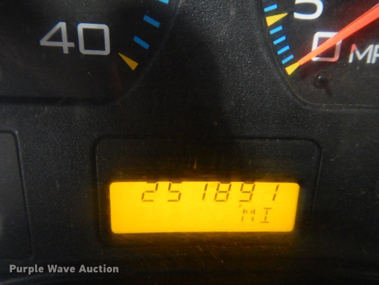 image for item GW9794 2003 International 4400 service truck with crane