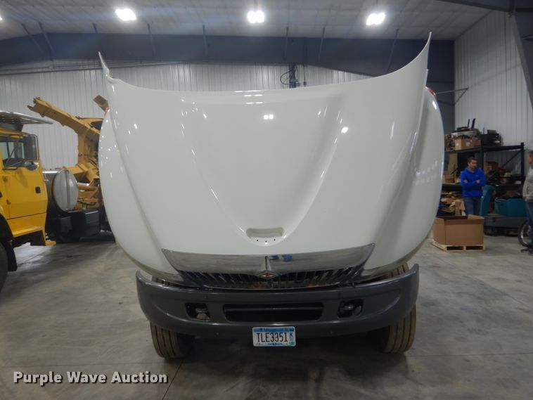 image for item GW9794 2003 International 4400 service truck with crane