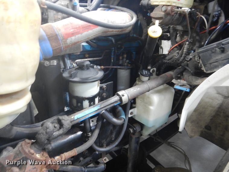 image for item GW9794 2003 International 4400 service truck with crane