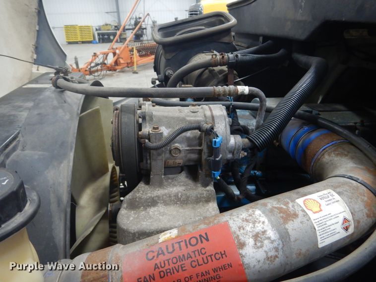 image for item GW9794 2003 International 4400 service truck with crane