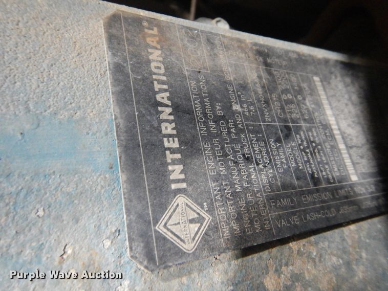 image for item GW9794 2003 International 4400 service truck with crane