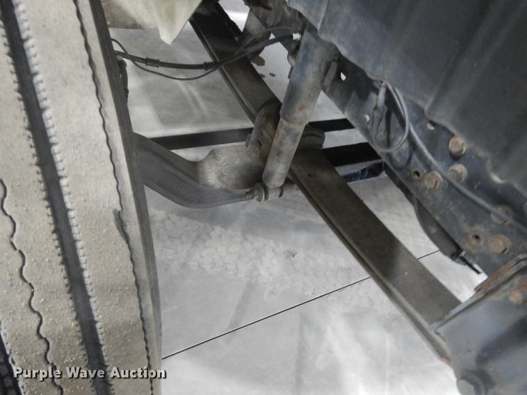 image for item GW9794 2003 International 4400 service truck with crane