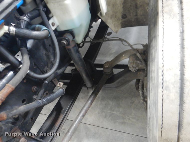 image for item GW9794 2003 International 4400 service truck with crane