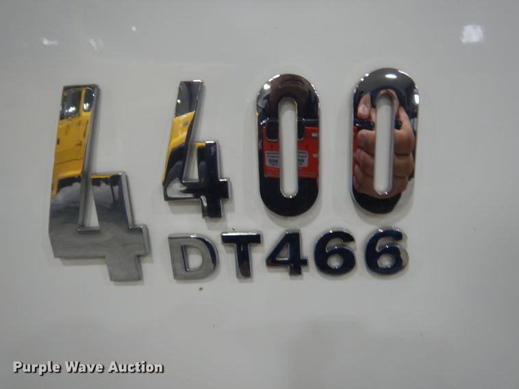 image for item GW9794 2003 International 4400 service truck with crane