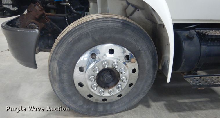 image for item GW9794 2003 International 4400 service truck with crane