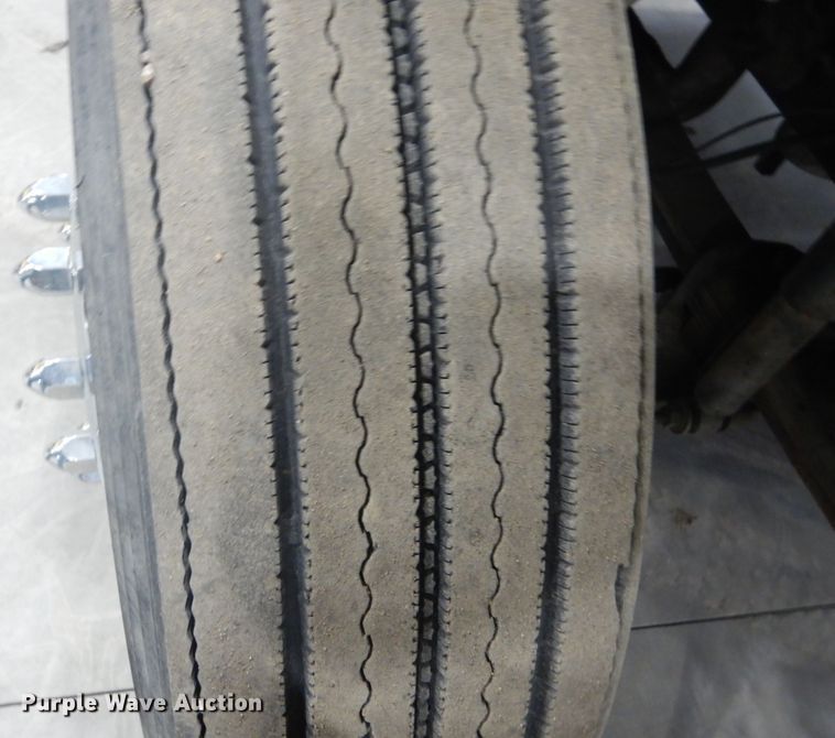 image for item GW9794 2003 International 4400 service truck with crane