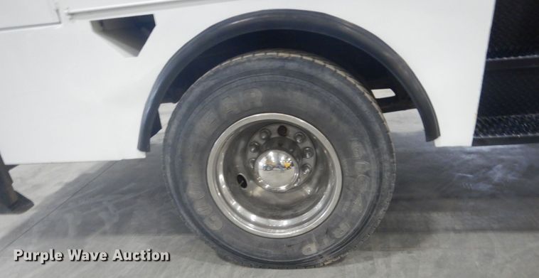 image for item GW9794 2003 International 4400 service truck with crane