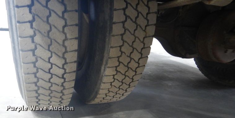 image for item GW9794 2003 International 4400 service truck with crane