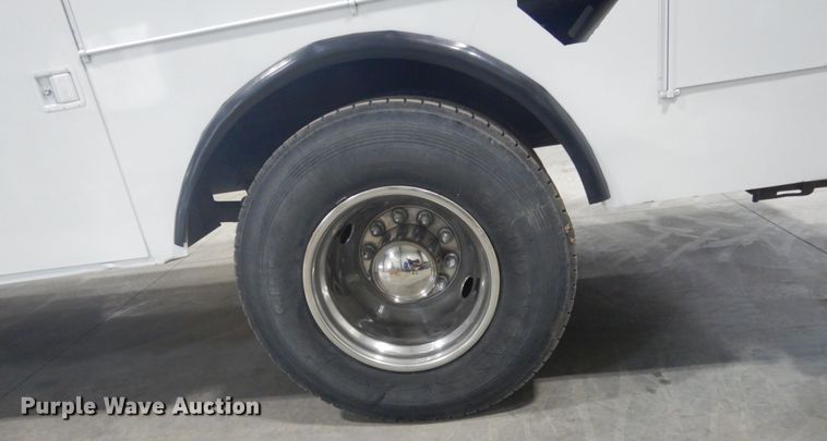 image for item GW9794 2003 International 4400 service truck with crane