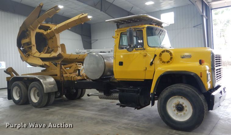 image for item GW9795 1993 Ford L8000 truck with Big John tree transplanter