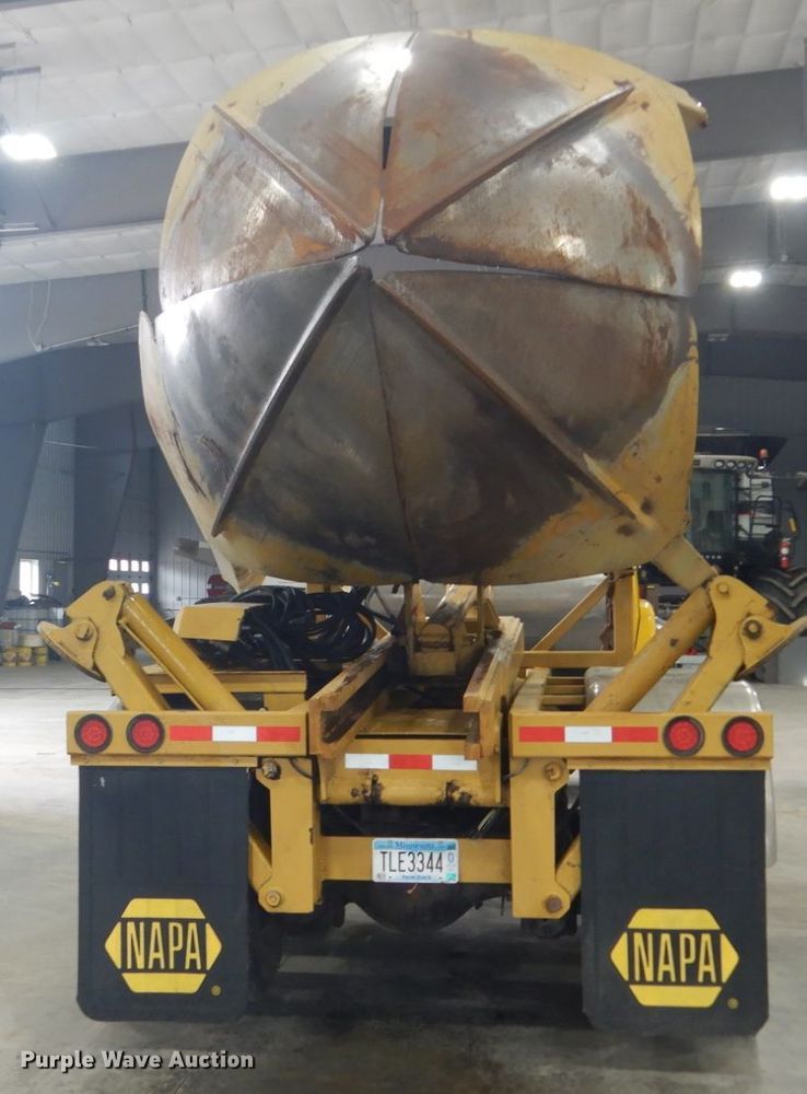 image for item GW9795 1993 Ford L8000 truck with Big John tree transplanter