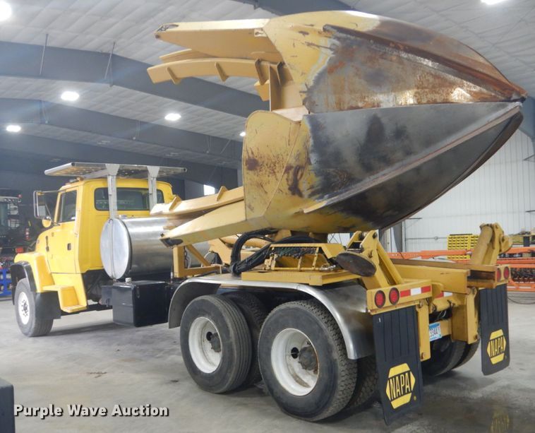 image for item GW9795 1993 Ford L8000 truck with Big John tree transplanter