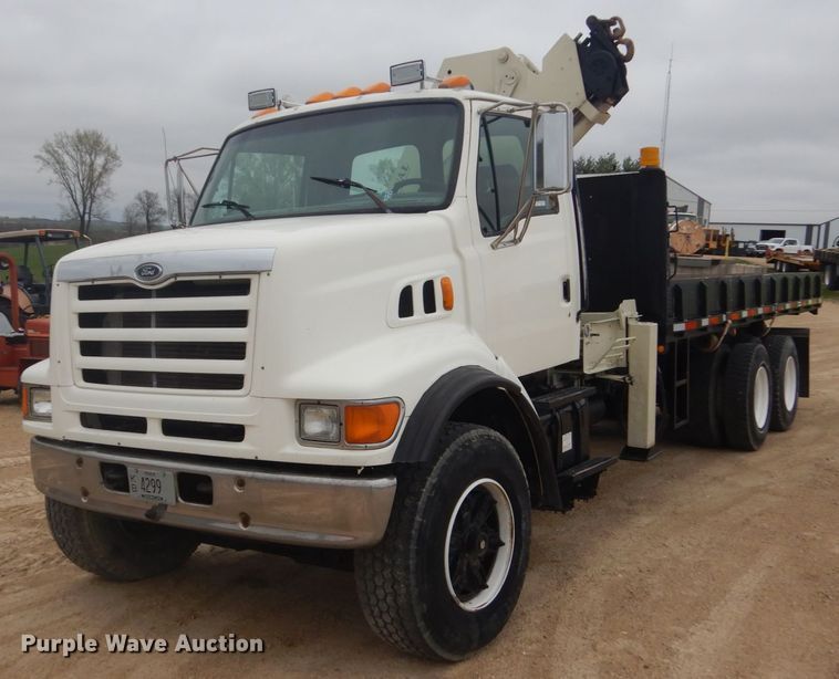 image for item GW9800 1998 Ford LNT8000 knuckle boom crane truck