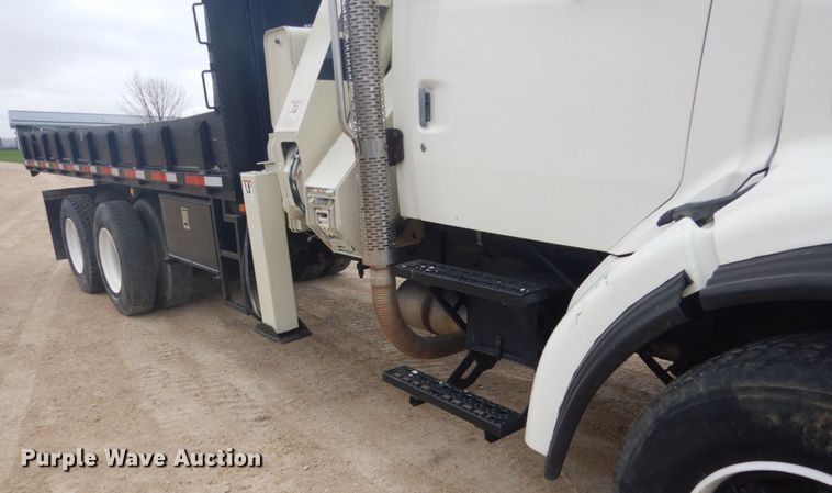 image for item GW9800 1998 Ford LNT8000 knuckle boom crane truck